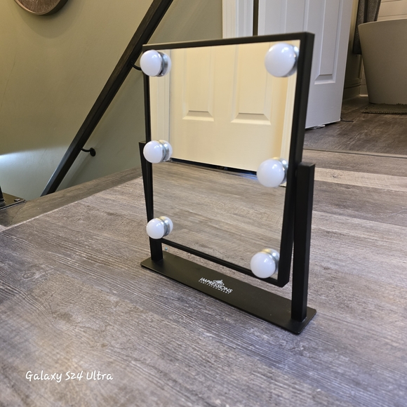 Black Vanity Mirror with 6 Beautiful Lights - Picture 4 of 4